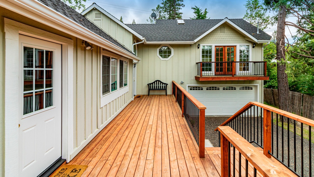 Photo of Patio Balcony in Bass Lake