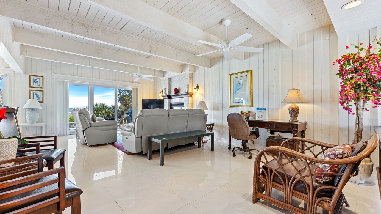 Photo of Livingroom in New Smyrna Beach