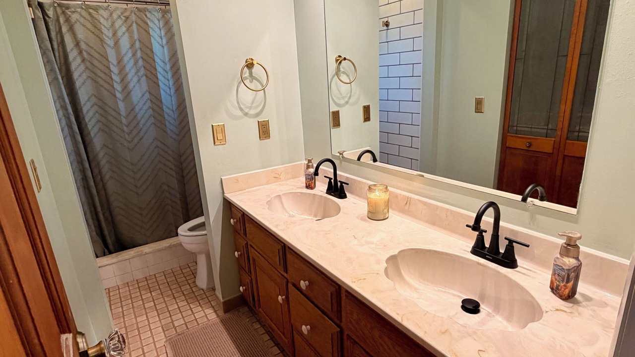 Photo of Bathroom in Astor