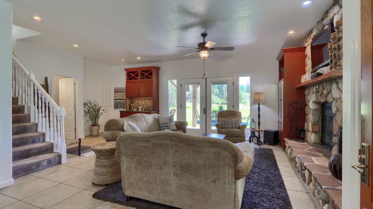Photo of Livingroom in Bass Lake