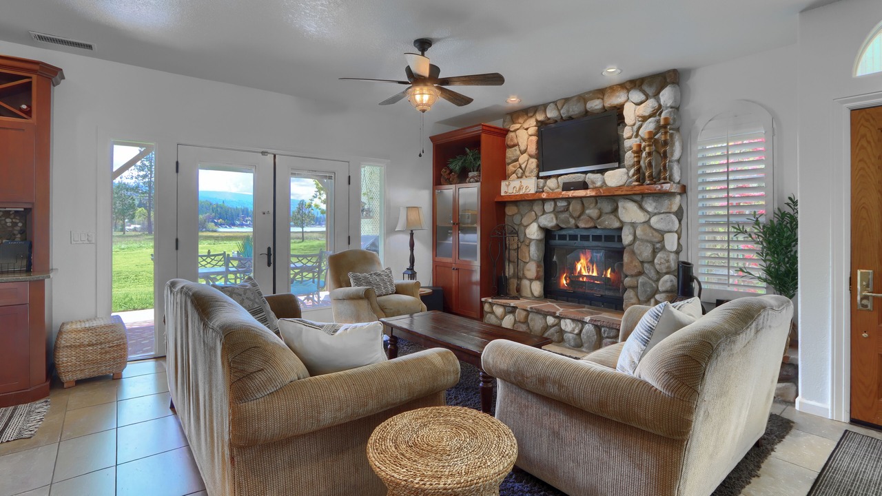 Photo of Livingroom in Bass Lake