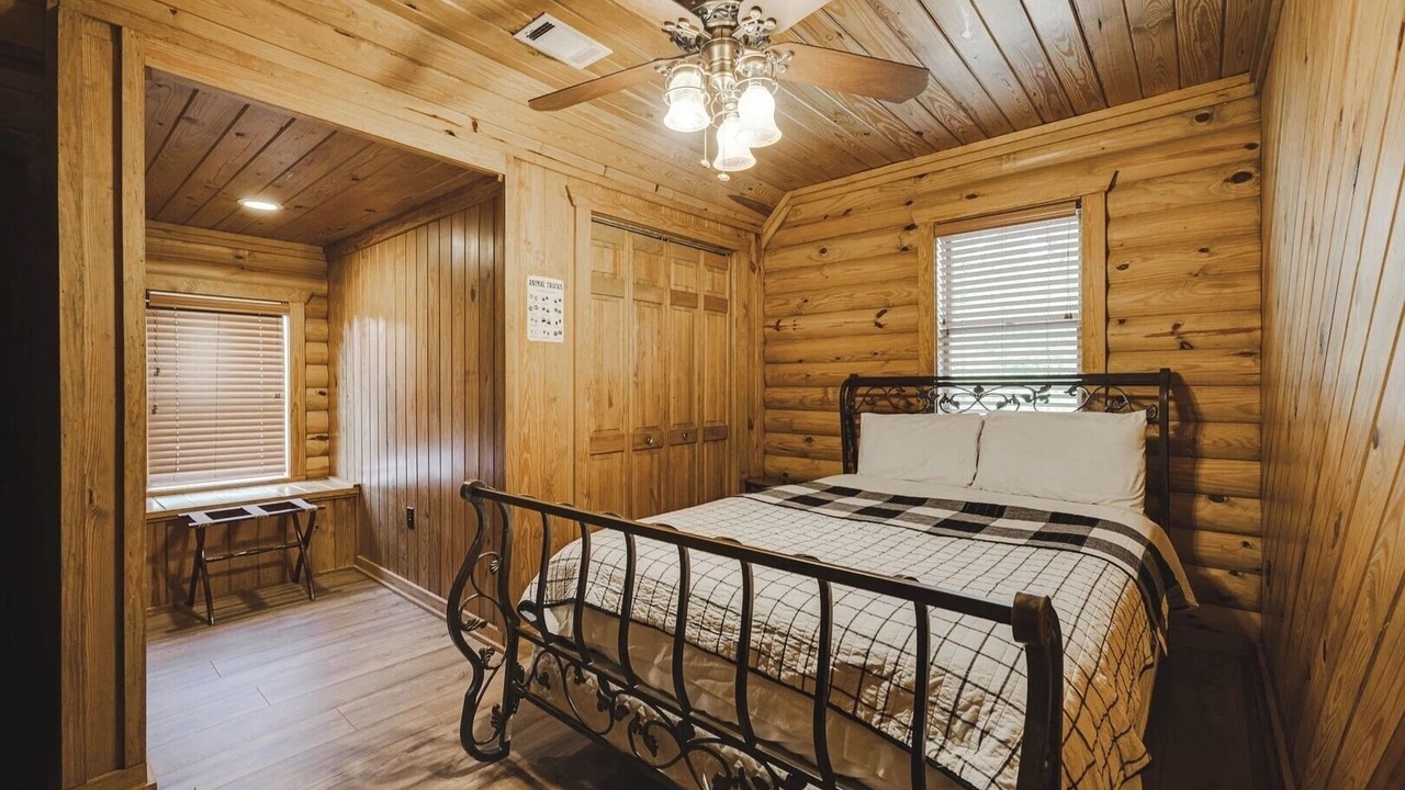 Photo of Bedroom in Amity