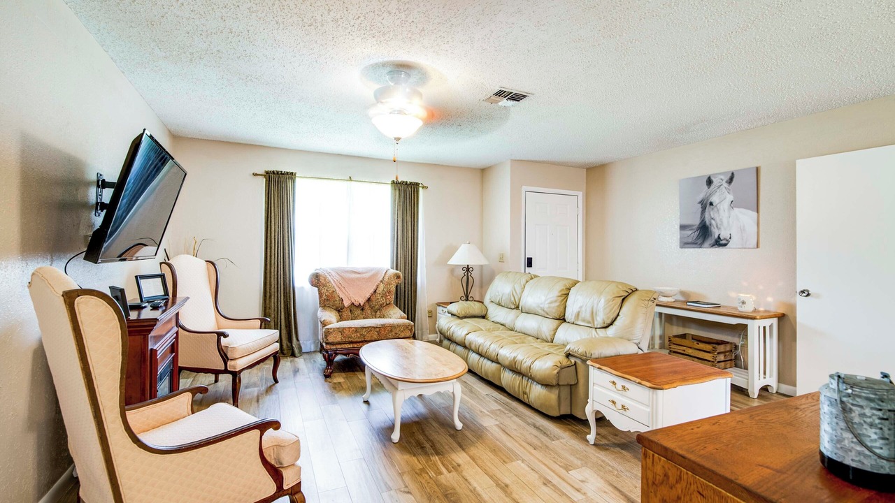 Photo of Livingroom in Brooksville