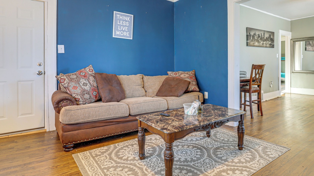 Photo of Livingroom in Jefferson Chalmers