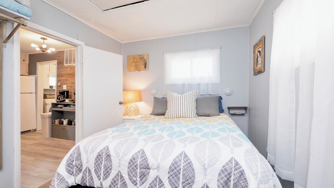 Photo of Bedroom in Lakeview