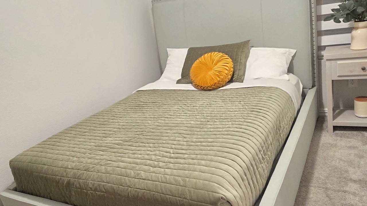 Photo of Bedroom in Aubrey