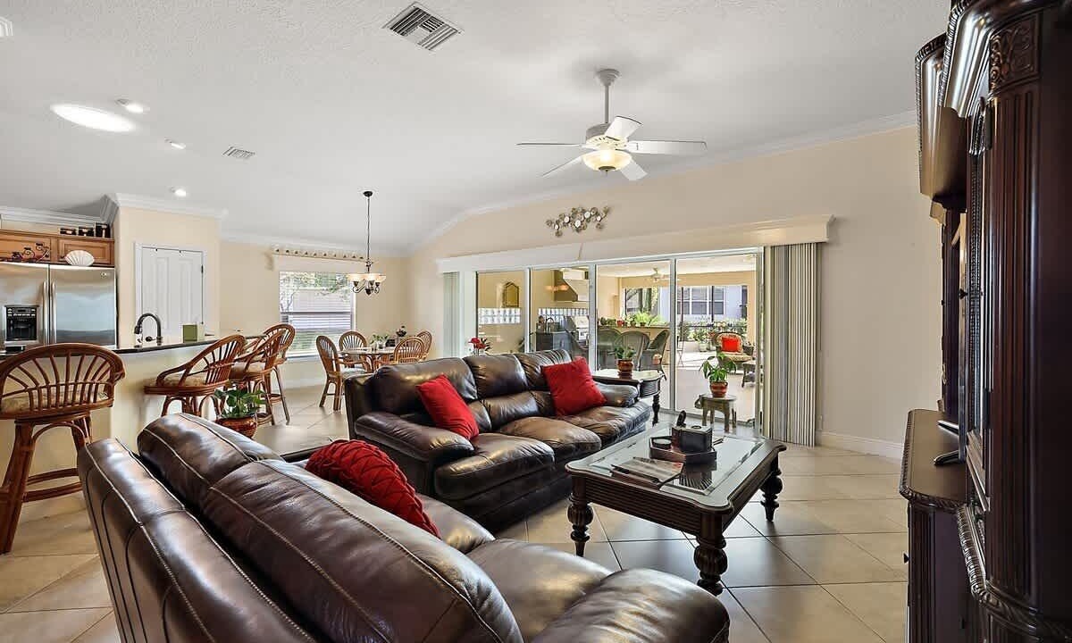 Photo of Livingroom in St. Charles