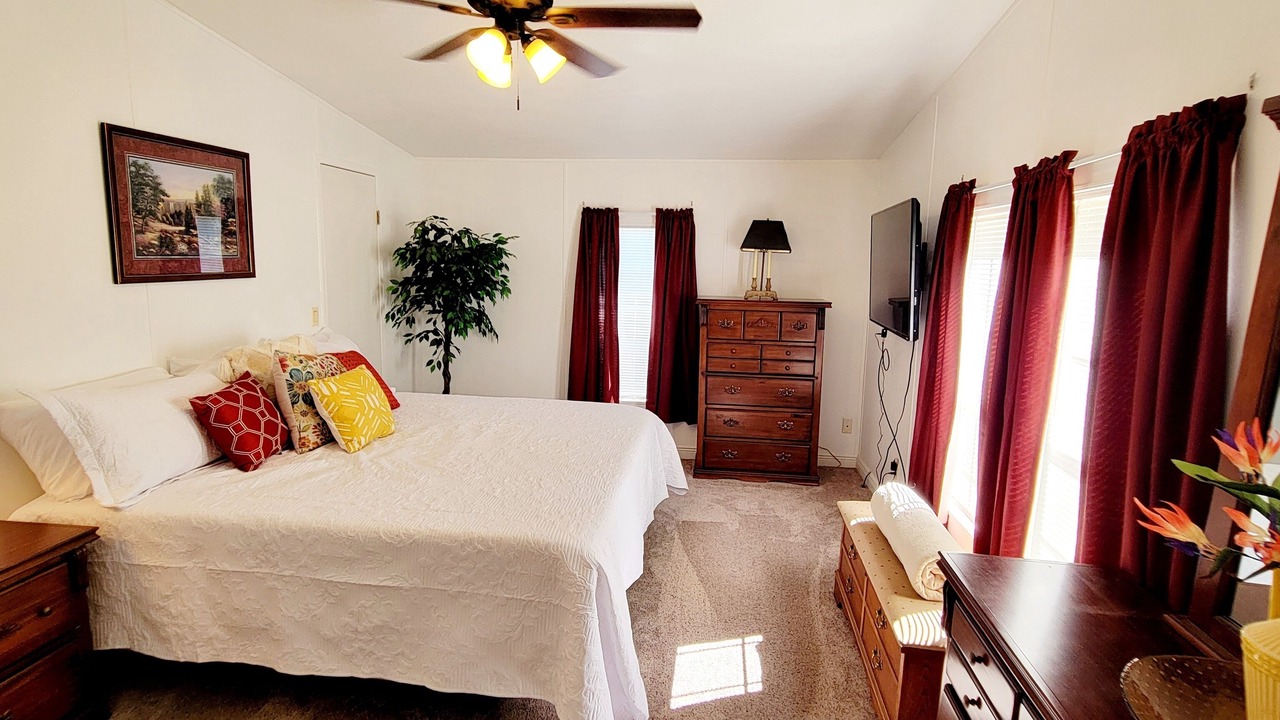 Photo of Bedroom in Edgewater