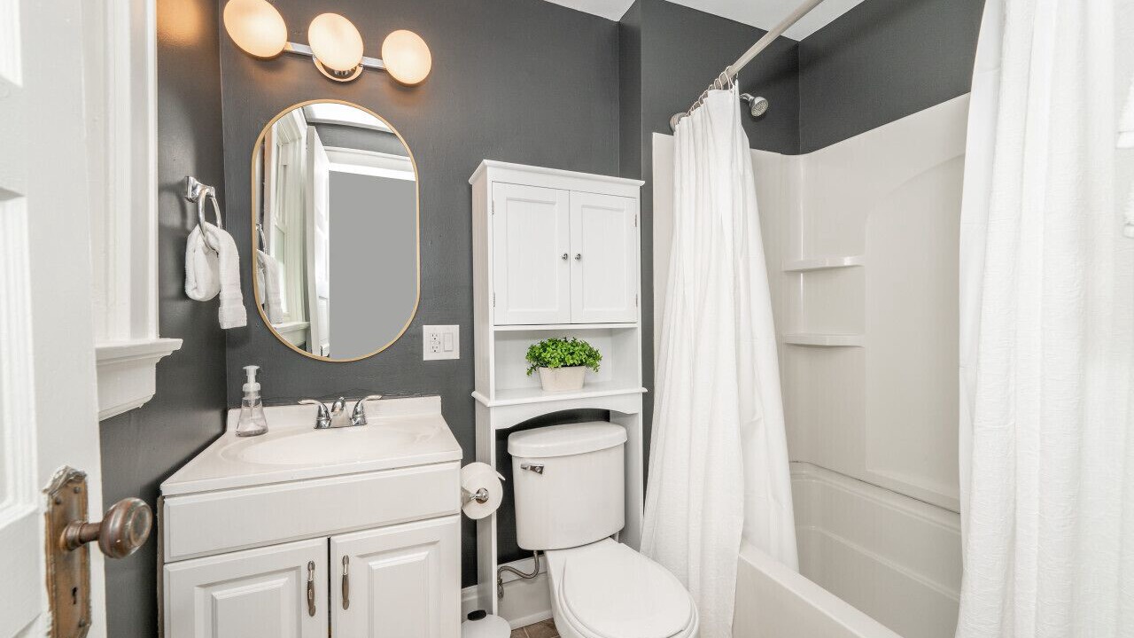 Photo of Bathroom in Oakley