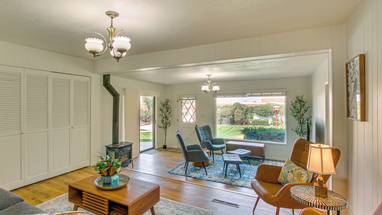 Photo of Livingroom in Brigham City
