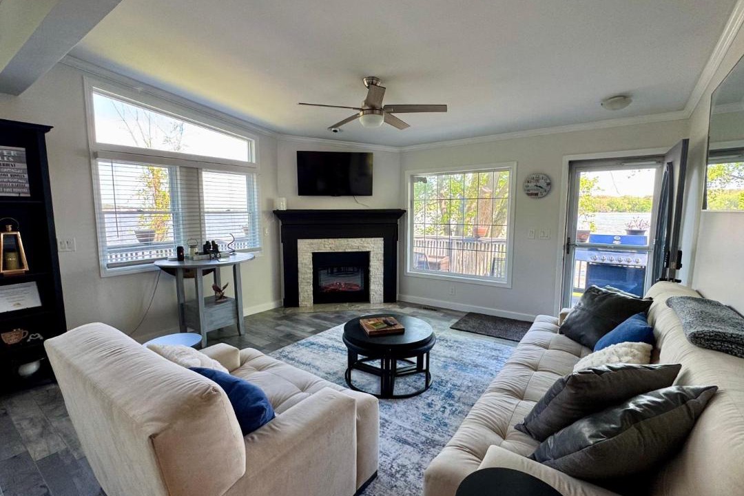 Photo of Livingroom in Lynn Center