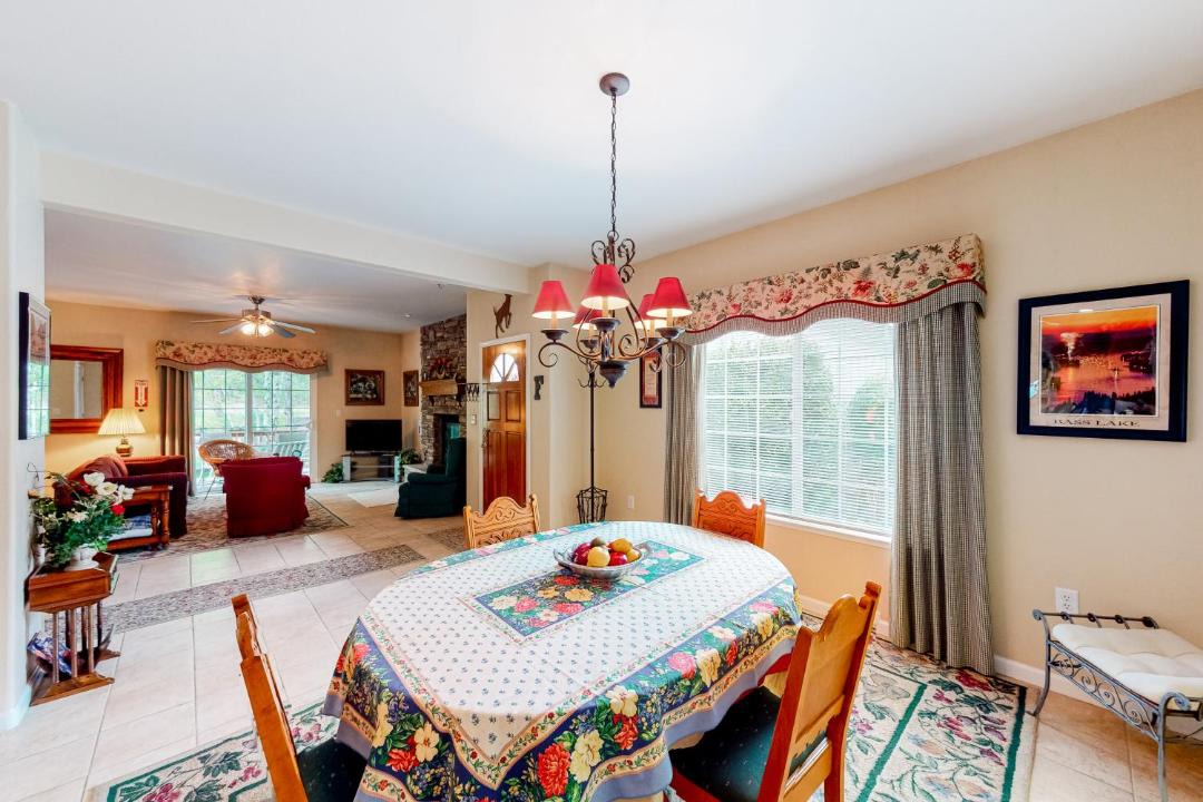 Photo of Livingroom in Bass Lake