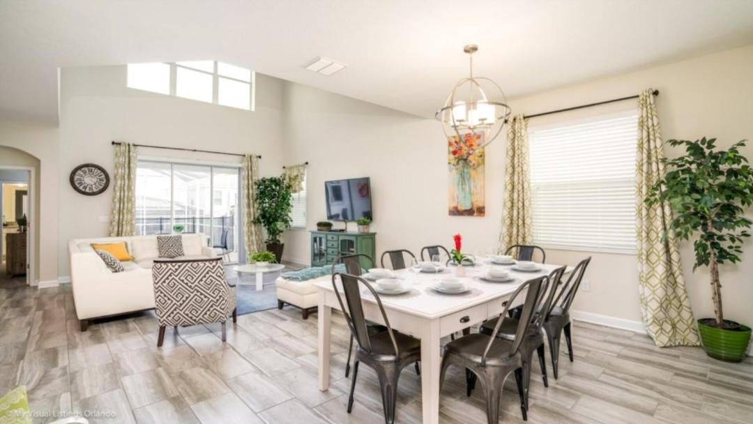 Photo of Livingroom in Davenport