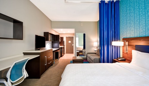 Suite, 1 King Bed, Accessible, Bathtub