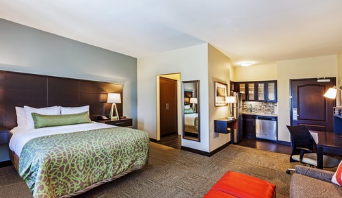 Studio Suite, 1 Queen Bed, Kitchen