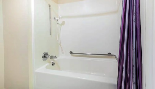 Comfort Room, 1 King Bed, Accessible, Non Smoking