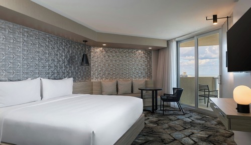 Room, 1 King Bed, Smoking, Balcony (View)