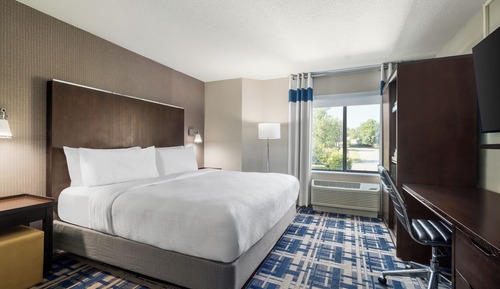 Traditional Room, 1 King Bed (Mobility/Hearing Accessible, Tub)