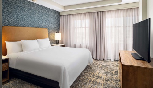 Premium Suite, 1 King Bed, Corner