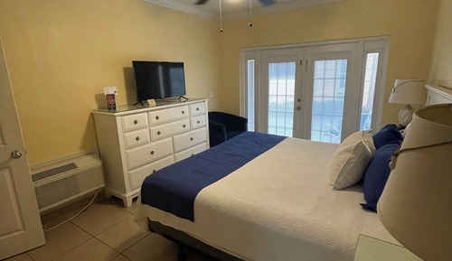 North Cottage, 1 King Bed, No View