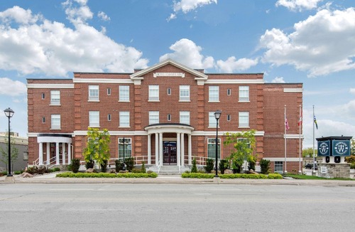 Orillia Hotel | The Champlain Waterfront Hotel, an Ascend Hotel Collection