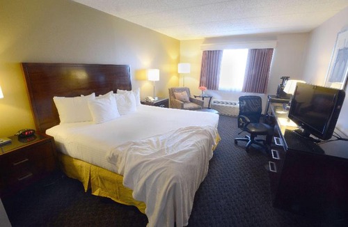 Marinette Hotel | Best Western Riverfront Inn
