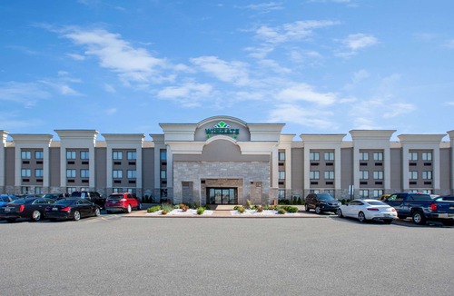 Romulus Hotel | Wingate by Wyndham Detroit Metro Airport