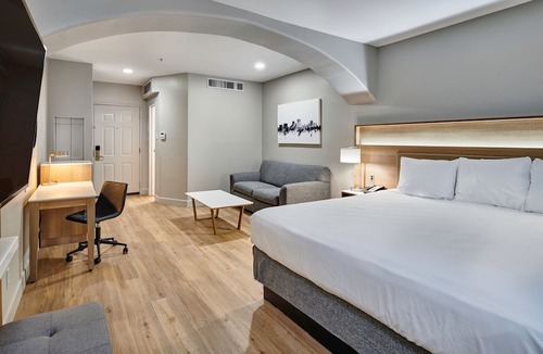 Biggs Field Hotel | Radisson Hotel El Paso Airport