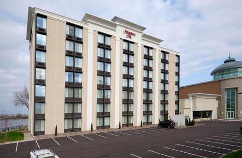 Green Bay Hotel | Hampton Inn Green Bay Downtown