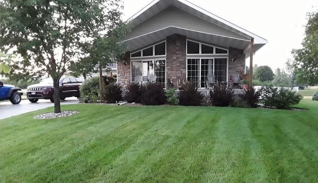 Cabin Vibes w/hot tub, game room and within walking distance of 2 golf courses.